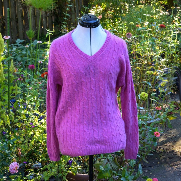 100% Johnston's Scottish Cashmere cable knit V-neck vintage sweater pristine - Picture 1 of 5
